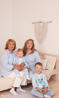 Семья Кротковых, мама, бабушка, Миша и Гриша