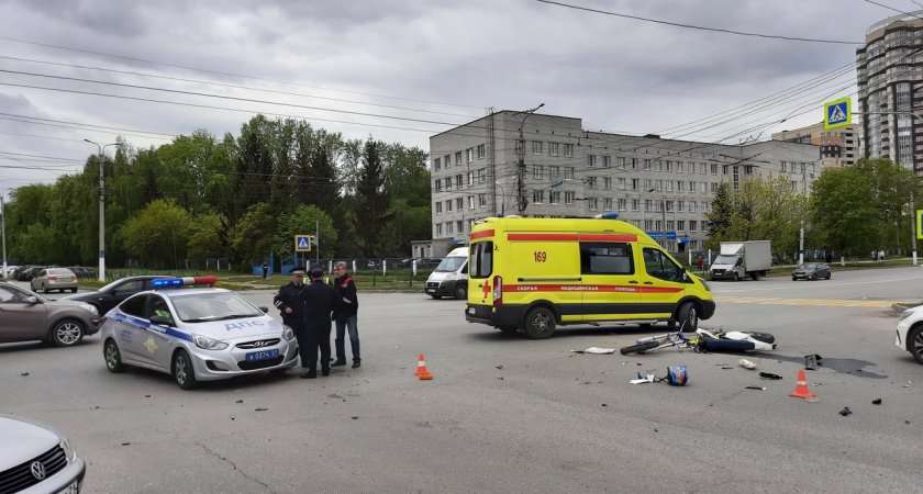 В Новочебоксарске внедорожник Jeep столкнулся с мотоциклистом