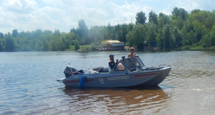 В Новочебоксарске женщину и троих детей на матрасах унесло течением