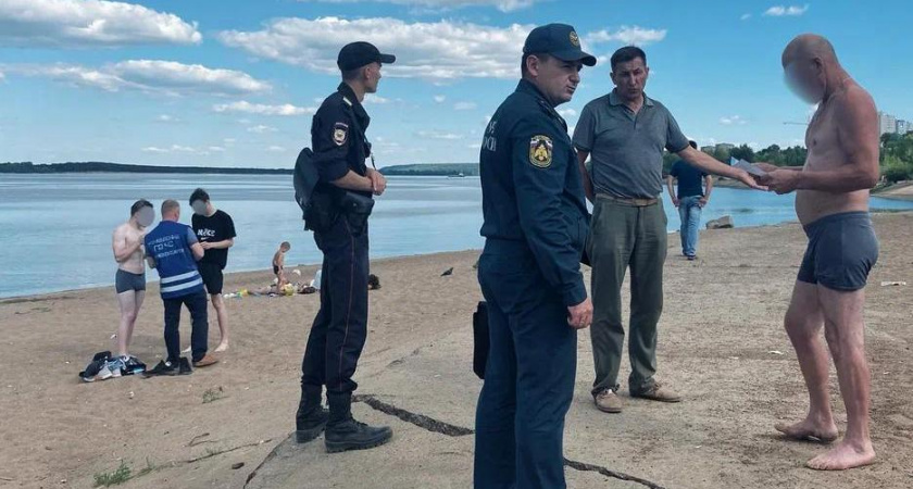 В Новочебоксарске на стихийном пляже ловят отдыхающих и выписывают штрафы