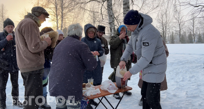 Житель Чувашии восьмой год устраивает бесплатные обеды для нуждающихся и пригласил Деда Мороза