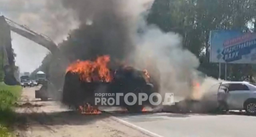 В Новочебоксарске произошло ДТП с пожаром