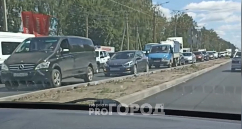 Пробка в несколько километров образовалась на выезде из Новочебоксарска