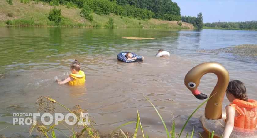 "У тебя уже губы синие": нормы времени купания для детей разного возраста