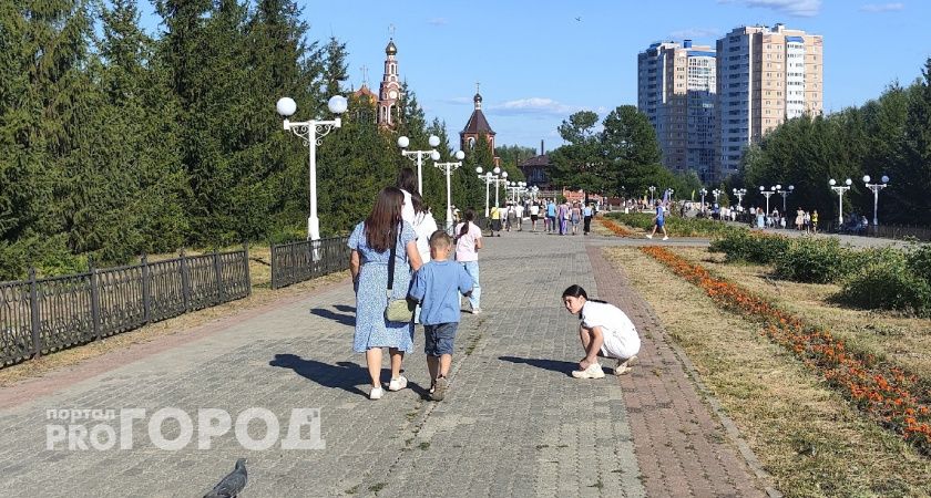 Кешбэк от государства: Путин подписал закон о выплате работающим родителям