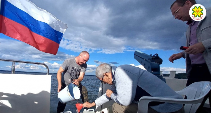 В Чебоксарском водохранилище провели проверку качества воды