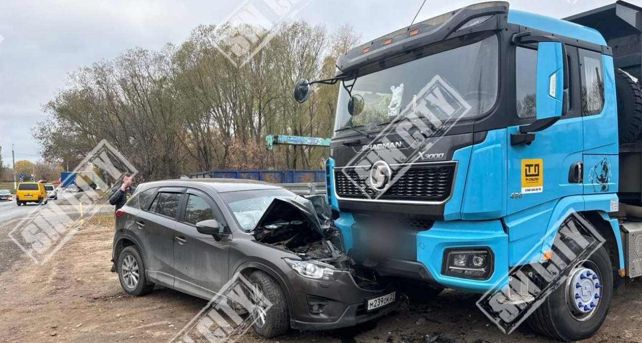 Пьяный водитель врезался в припаркованный самосвал в Новочебоксарске