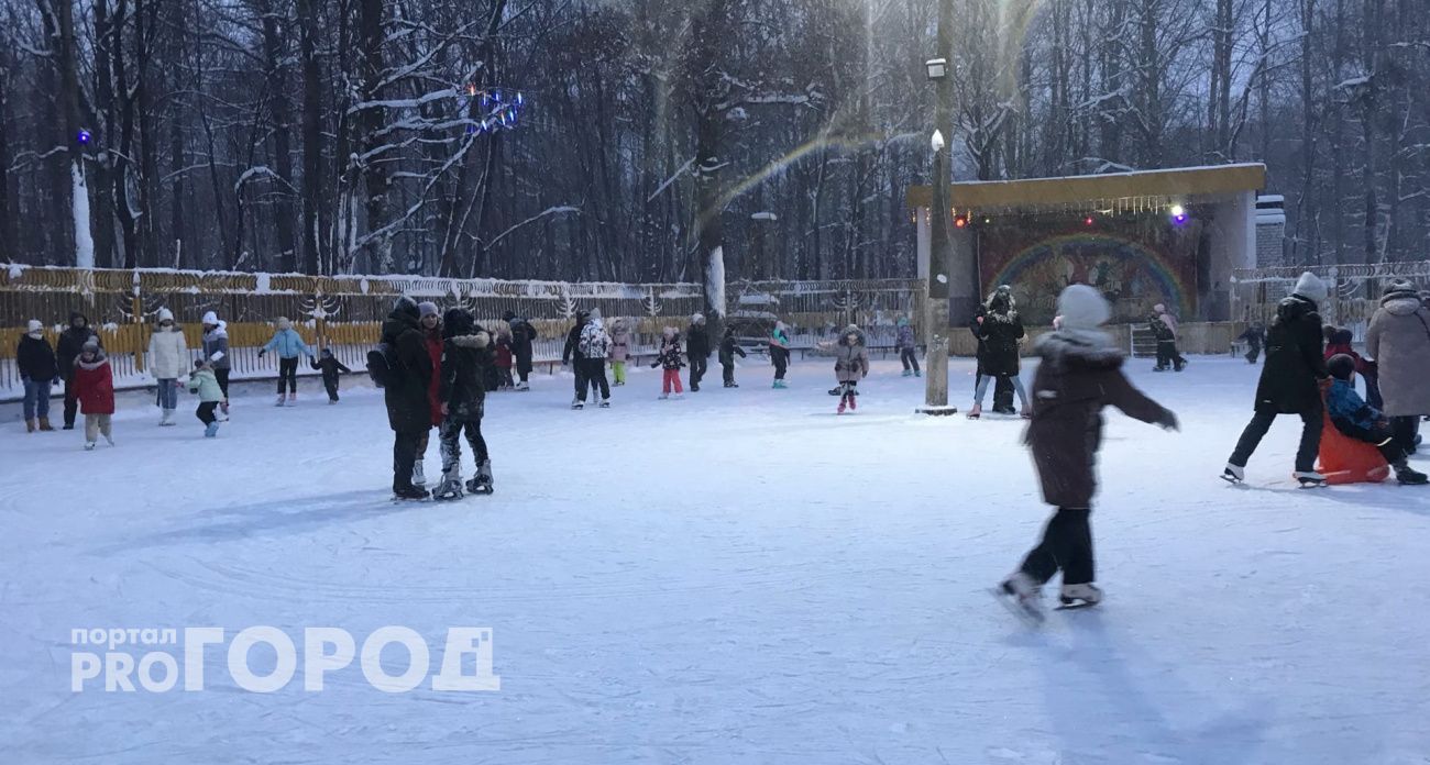 Коньки на природе: в Ельниковской роще Новочебоксарска заработал каток
