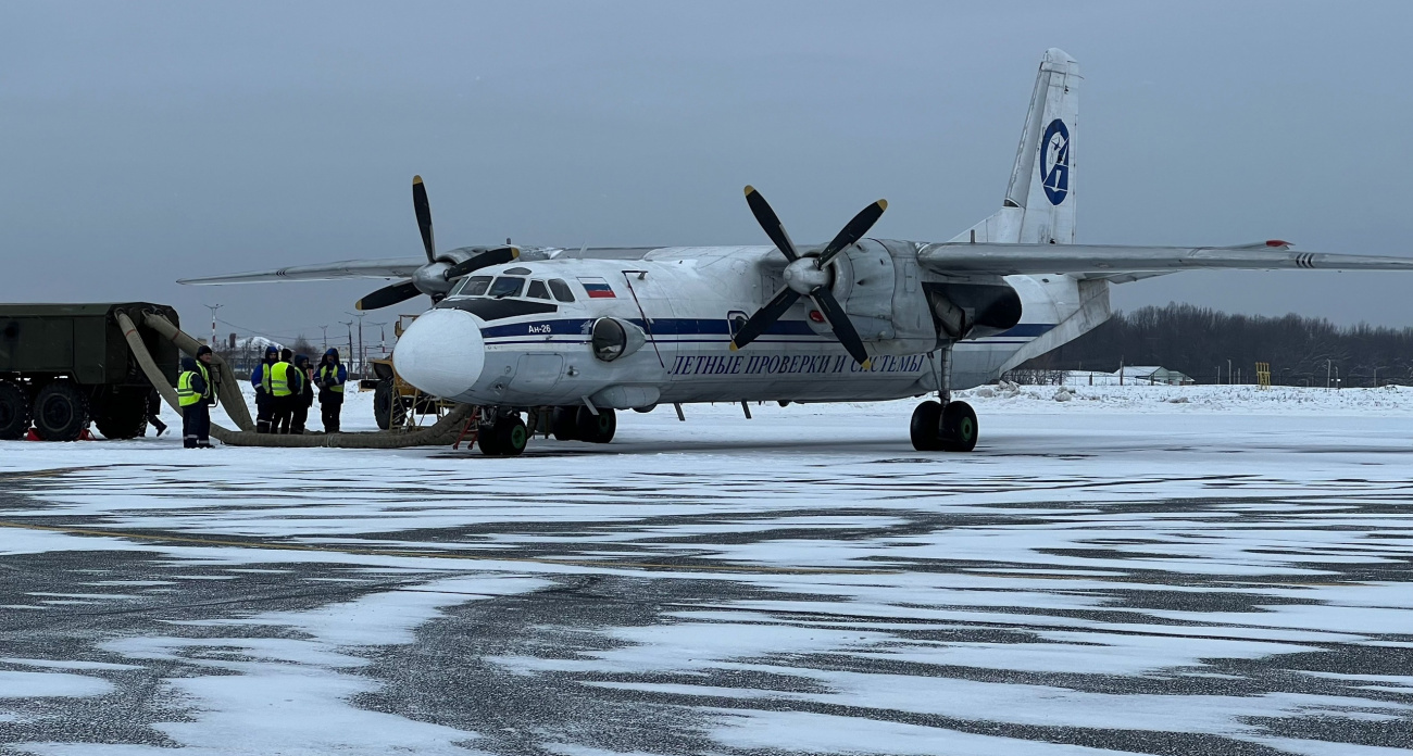 Над Чебоксарами летает самолет-лаборатория для настройки оборудования аэропорта