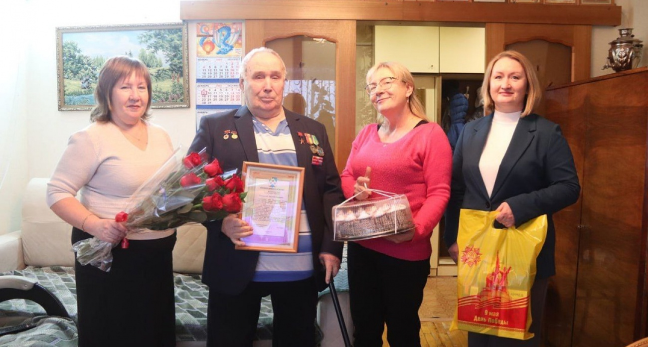 В Новочебоксарске в честь Дня героев Отечества поздравили двух Героев Социалистического Труда