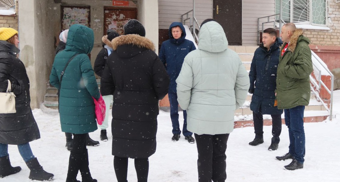 Жители разрушающегося общежития на Советской встретились с главой города