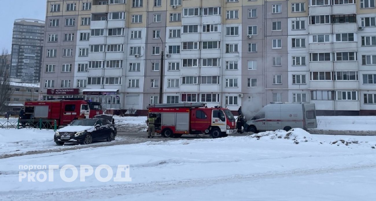 В Новочебоксарске загорелась скорая: до приезда пожарных тушили снегом