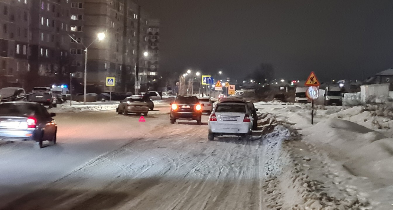 В Новочебоксарске две легковушки не поделили дорогу 