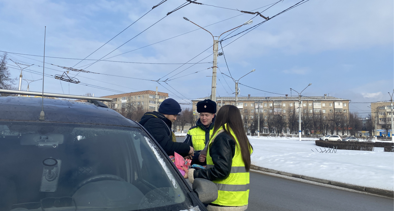 Праздничный рейд в Новочебоксарске: автомобилисты получили приятные подарки     