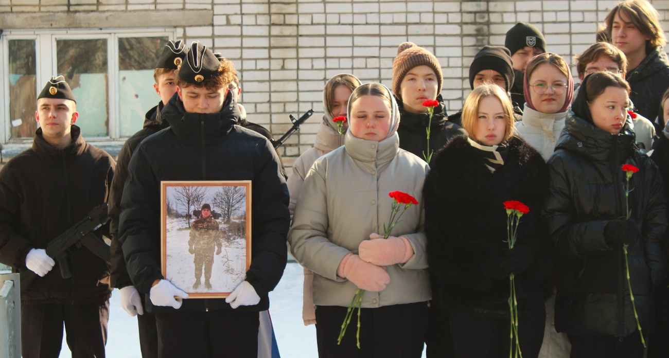 В новочебоксарской школе открыли памятную доску в честь погибшего бойца СВО