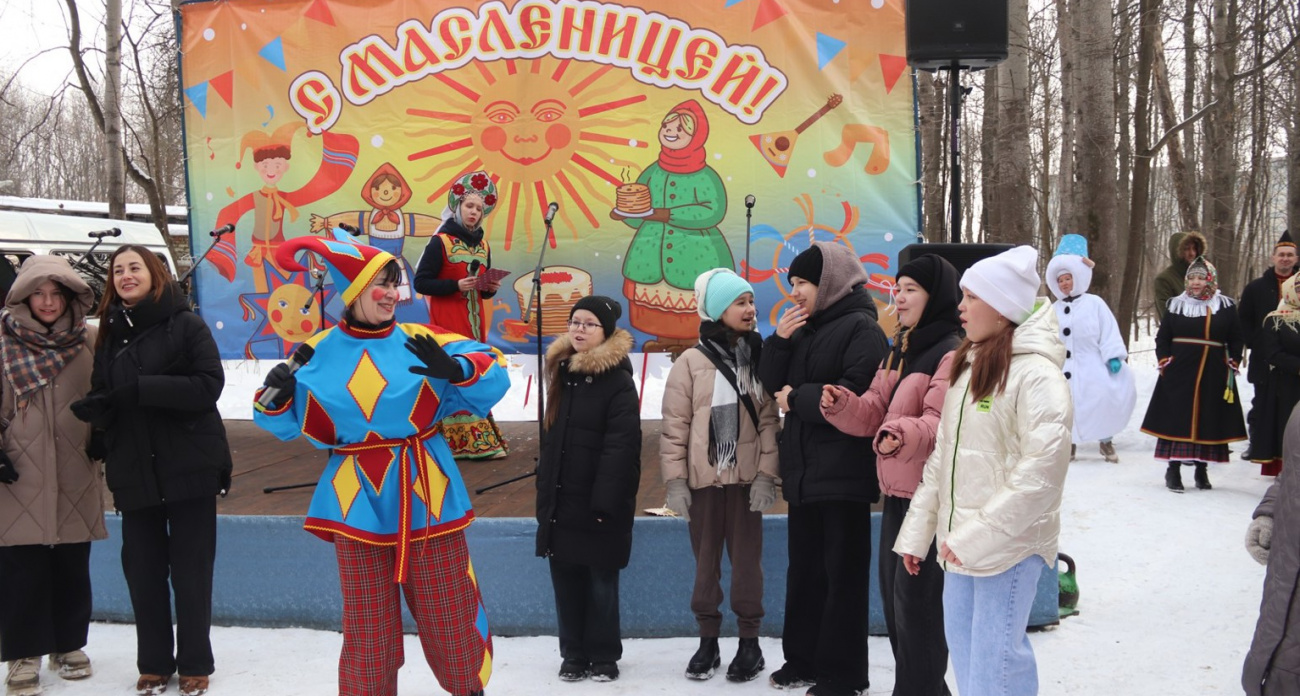 В Новочебоксарске прошли масленичные гуляния: блины, песни и конкурсы