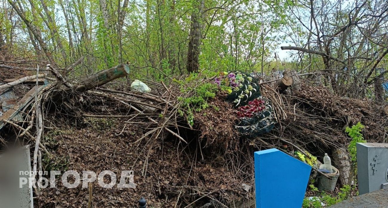 На кладбище рядом с Новочебоксарском образовалась свалка