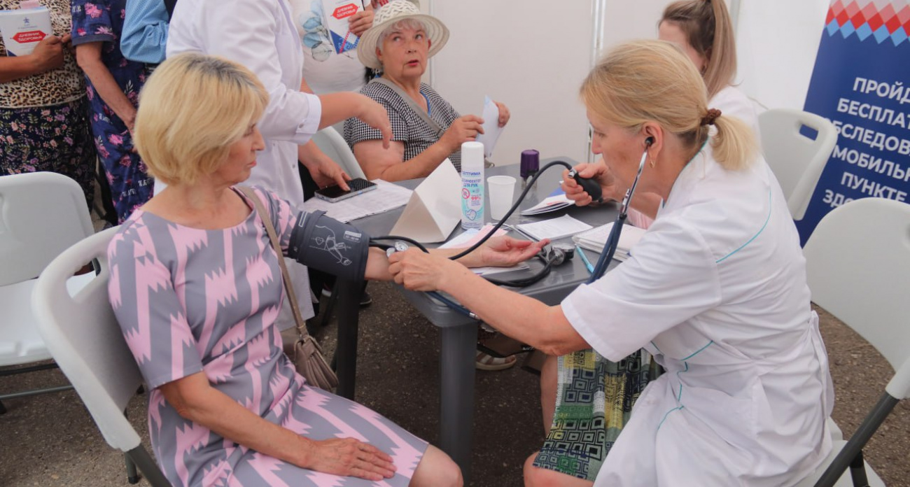 Больше сотни новочебоксарцев посетили пункт здоровья у школы № 17