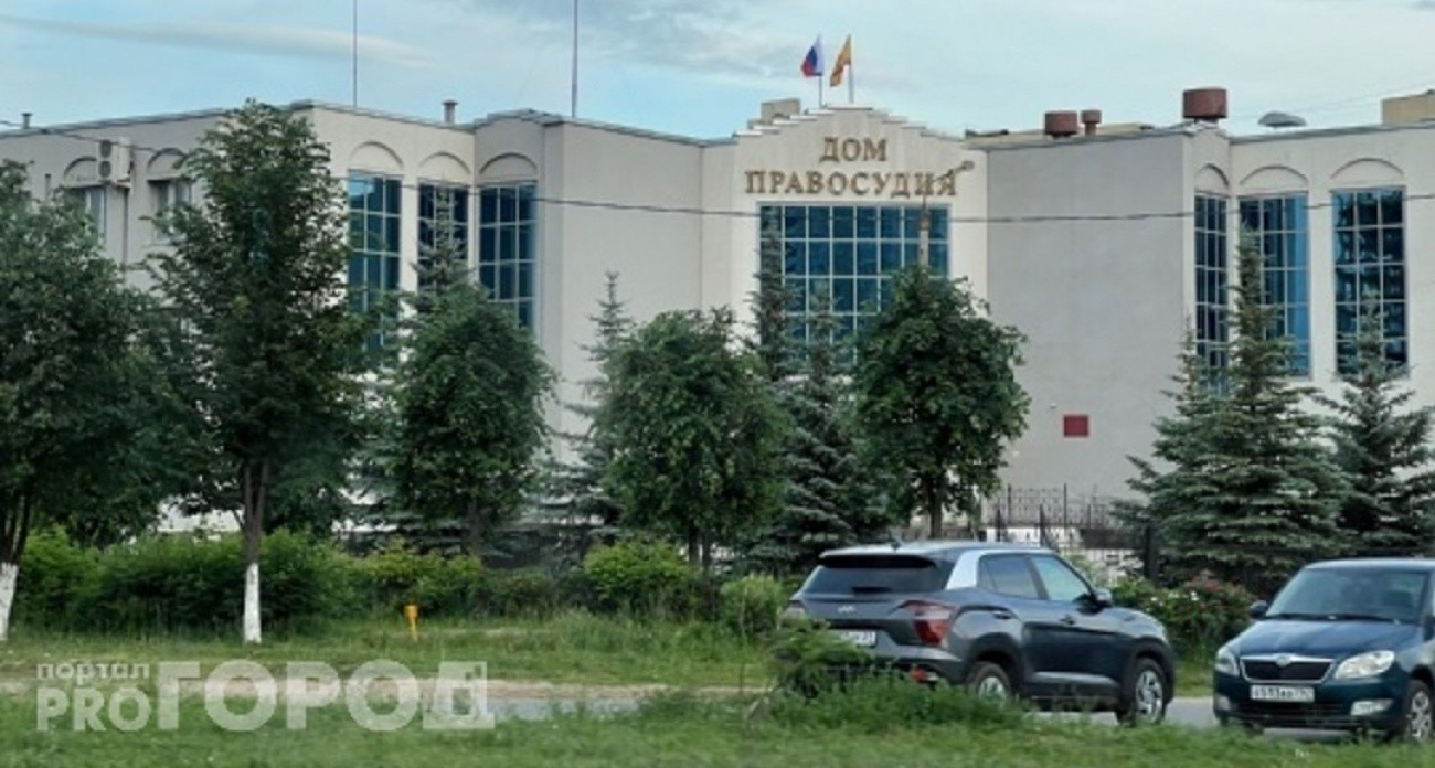 В Новочебоксарске отцу не удалось выписать сына из квартиры, которую сдает чужим людям