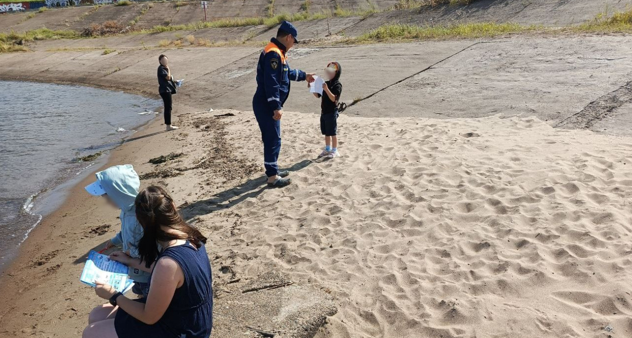 Новочебоксарские спасатели провели рейд по набережной Волги