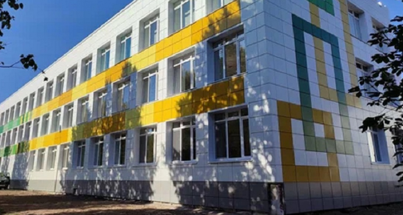 На территории новочебоксарской школы соорудят настоящее футбольное поле и автогородок