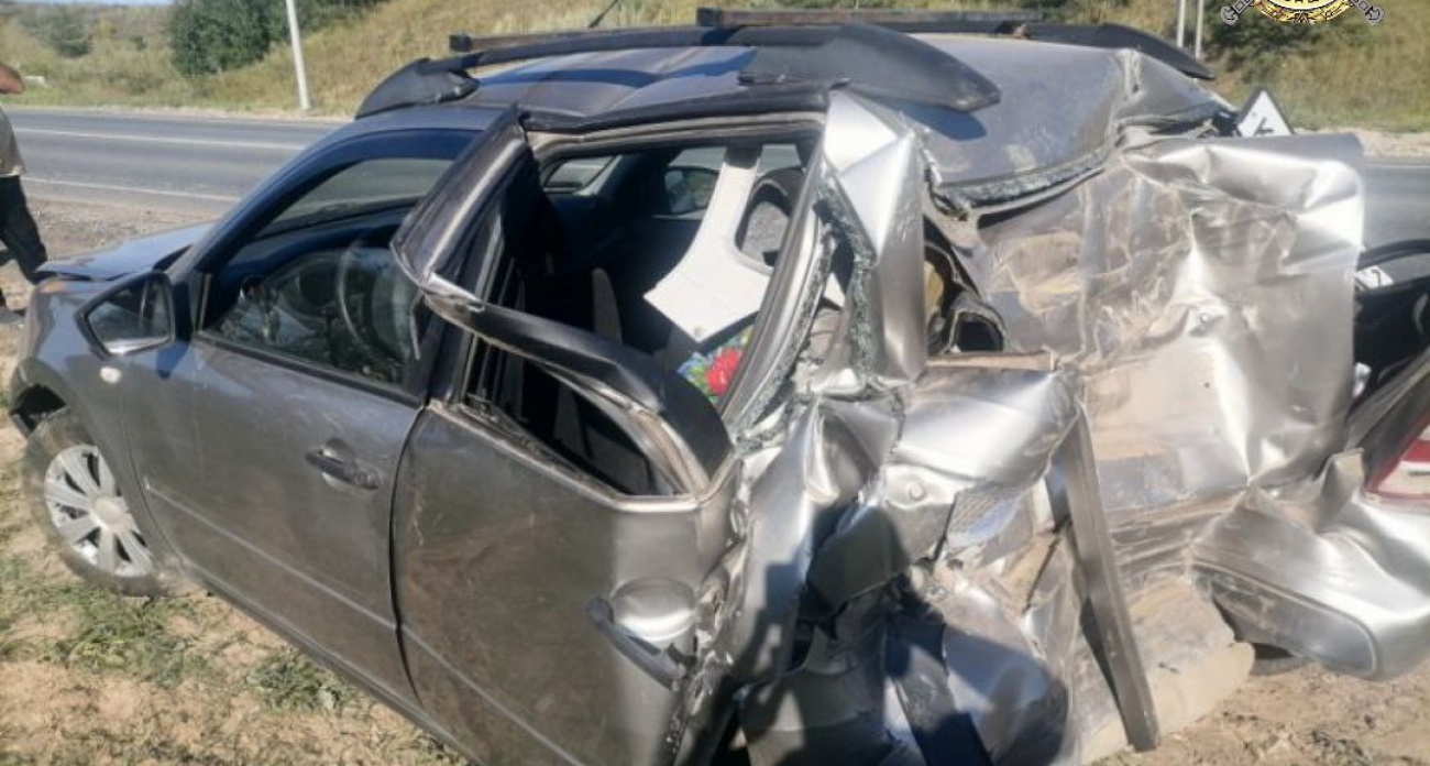 КамАЗ и Лада Гранта столкнулись в Чебоксарском районе, пострадали три человека