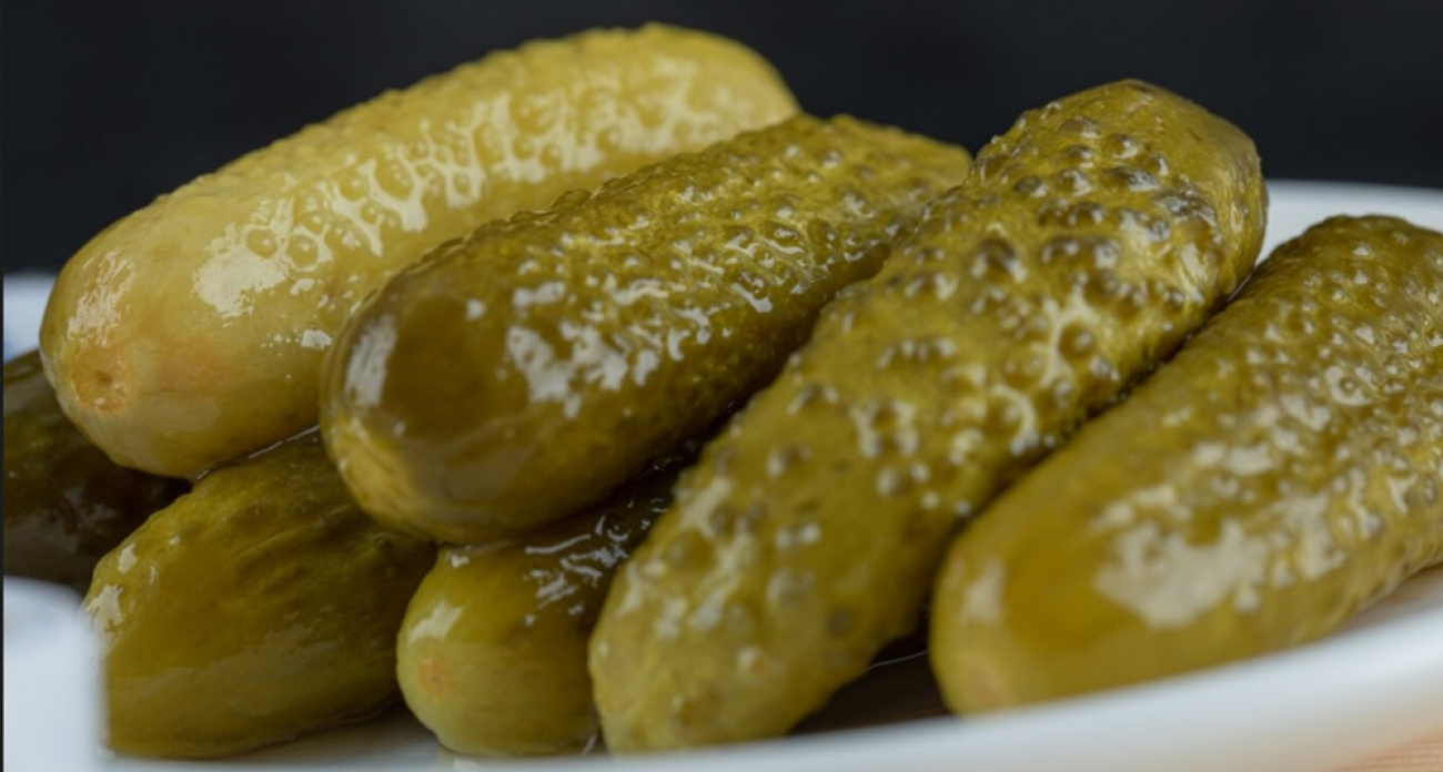 Готовьте сразу 20 банок: секрет идеальных хрустящих огурчиков с горчицей на зиму