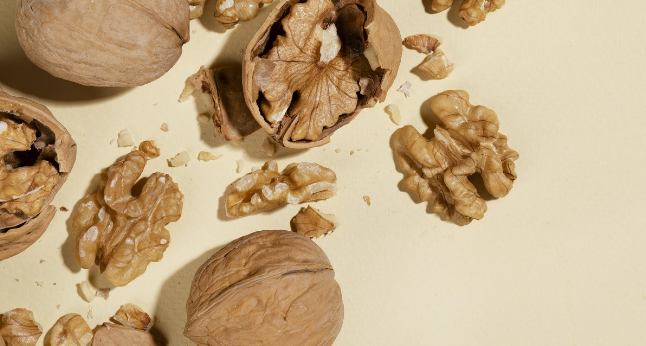 Грецкие орехи теперь чищу бутылкой: ядрышки целые без крошек - легче семечек щелкать