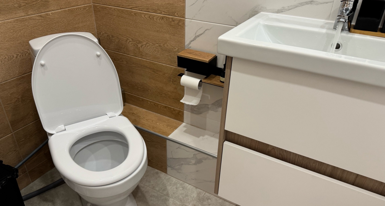 Забудьте о чистке унитаза от ржавчины и налета навсегда — один секретный трюк перед сном решит проблему