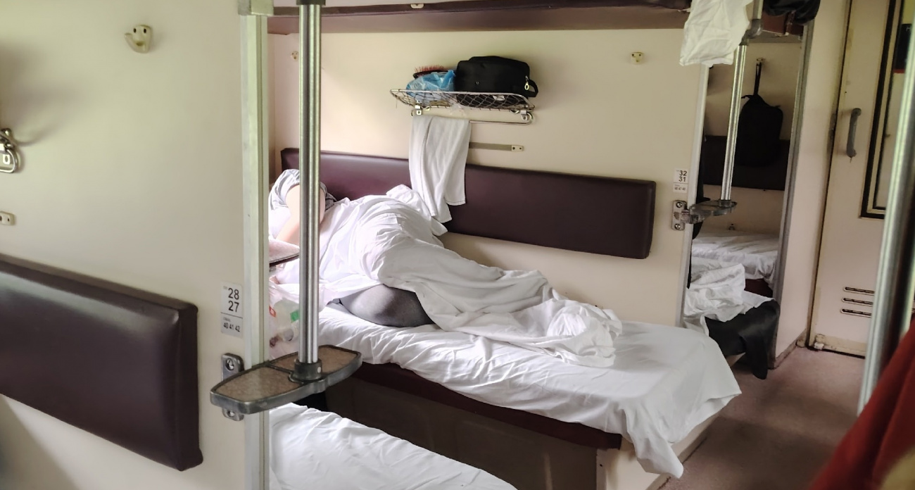 Кассир РЖД раскрыл секрет: как хитрые бабушки обманывают честных пассажиров — уступят и никуда не денутся