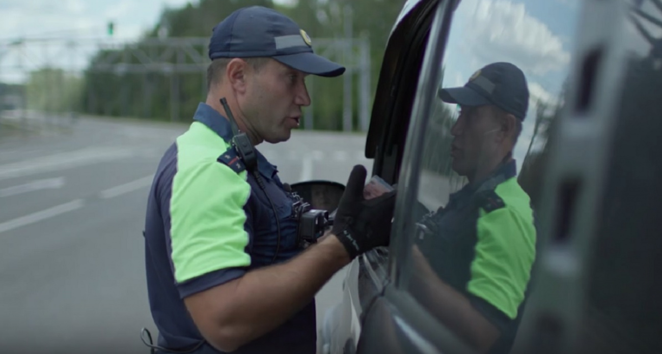 Водителям грозит разорение: новые штрафы за неостановку достигают 10 тысяч рублей — проверьте, не попадете ли вы под удар