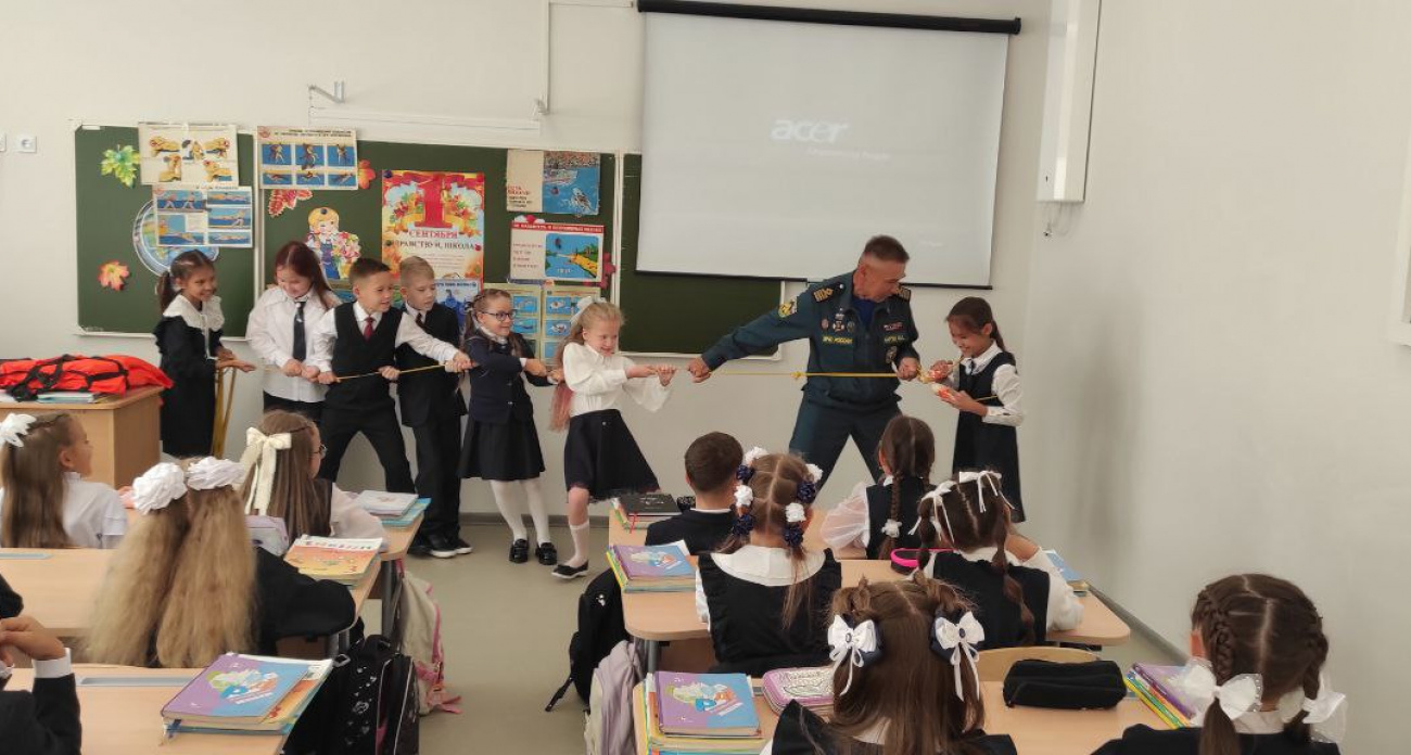 В День знаний спасатели провели урок для школьников Новочебоксарска