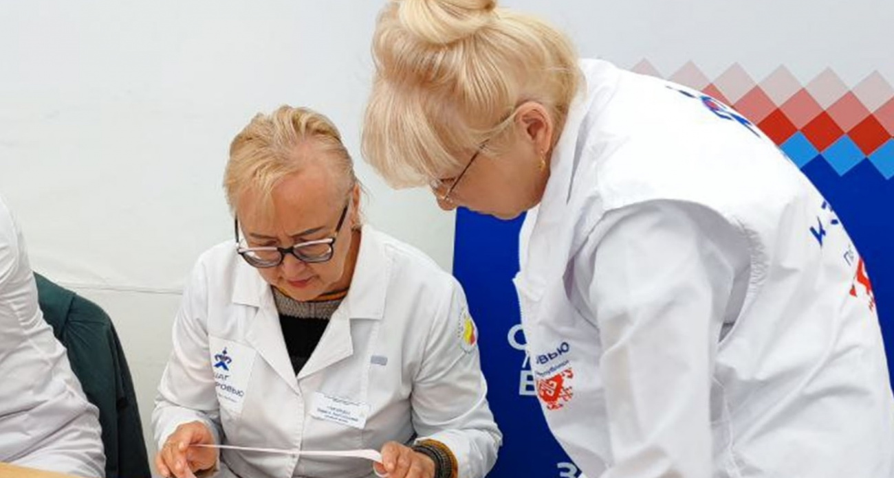 После обследования в мобильном пункте здоровья в Новочебоксарске женщину увезли на скорой