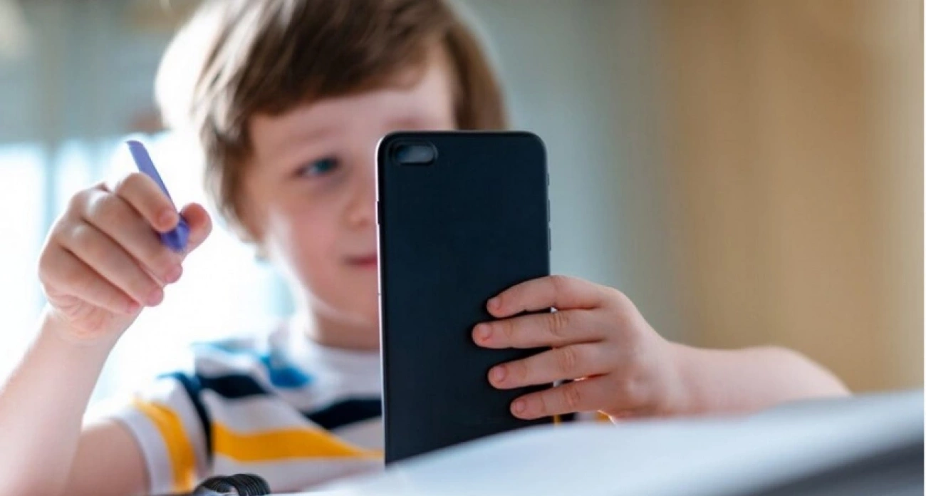 Опасные сети, которые охотятся на ваших детей: 5 скрытых угроз нового учебного года, о которых не говорят в школе