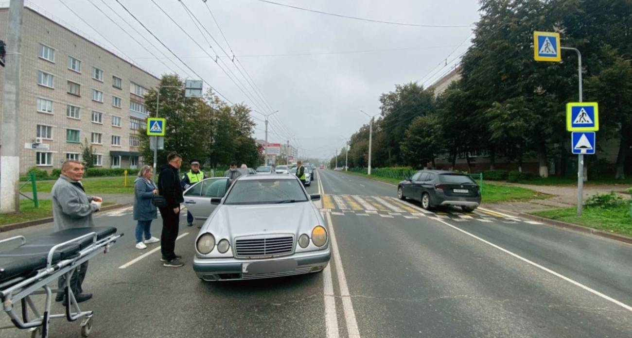 В Новочебоксарске водитель "Мерседеса" сбил пенсионера: "Не увидел из-за припаркованного авто"