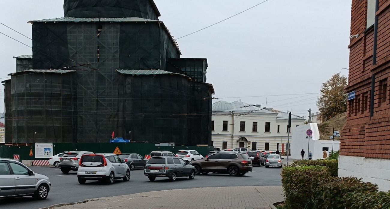 99% водителей делают это неправильно на кольце: Верховный суд поставил точку в споре о поворотниках