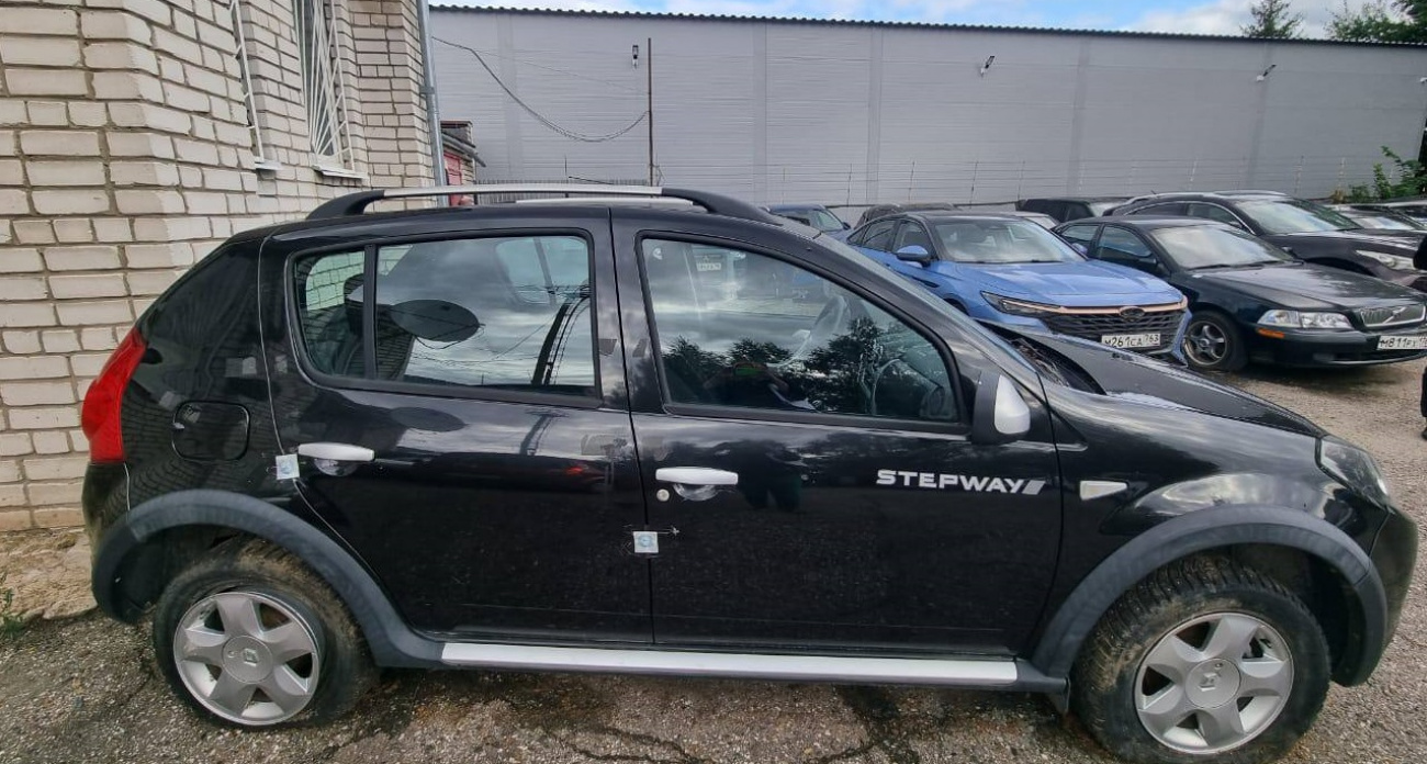 На стоянке в Новочебоксарске остались бесхозные авто: их передадут государству