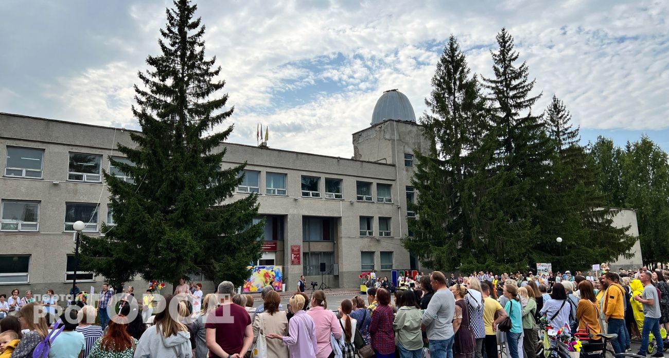 В Новочебоксарске перед ЦРТДиЮ состоится живой концерт