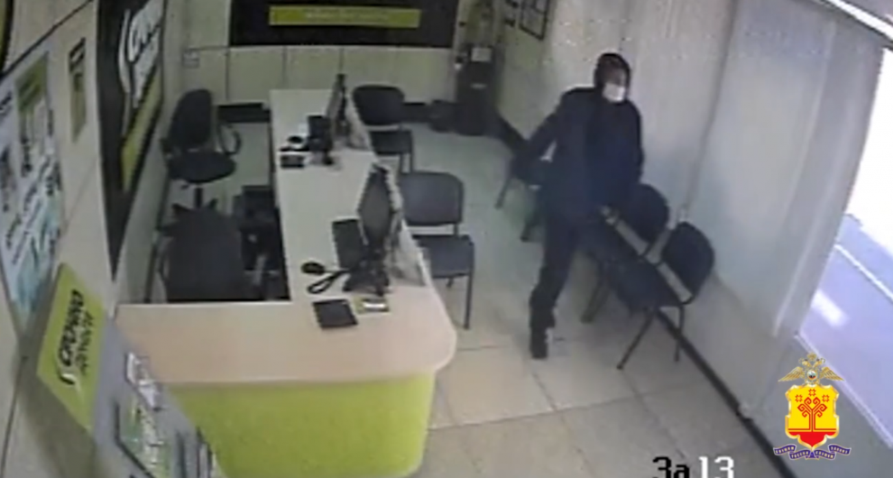 В Новочебоксарске задержали мужчину за нападение на цветочный магазин с ножом