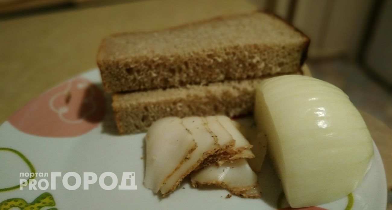 Все хозяйки выбрасывают это, а зря: с ее помощью готовлю сало, которое тает во рту