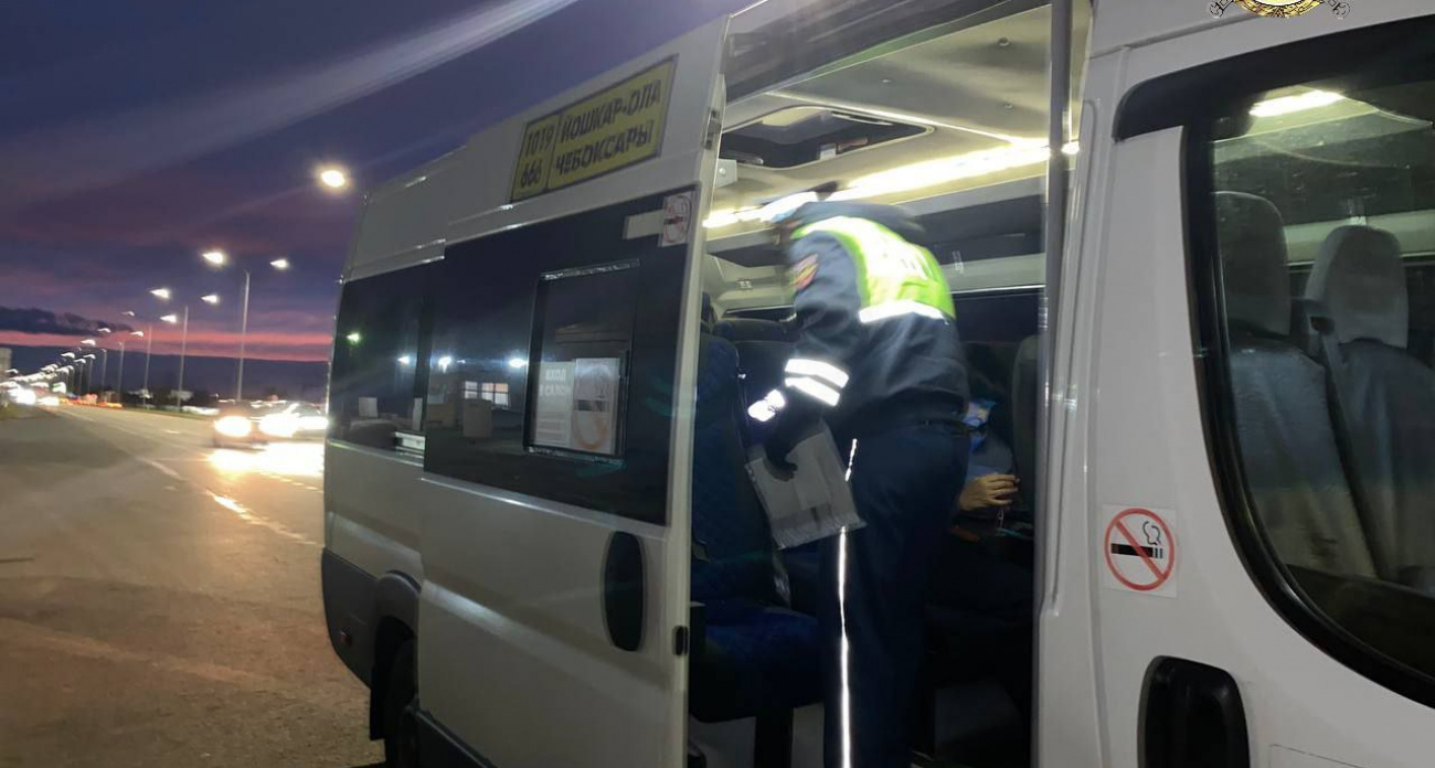 В Чувашии проверили 460 автобусов и такси, выявив 57 нарушений ПДД