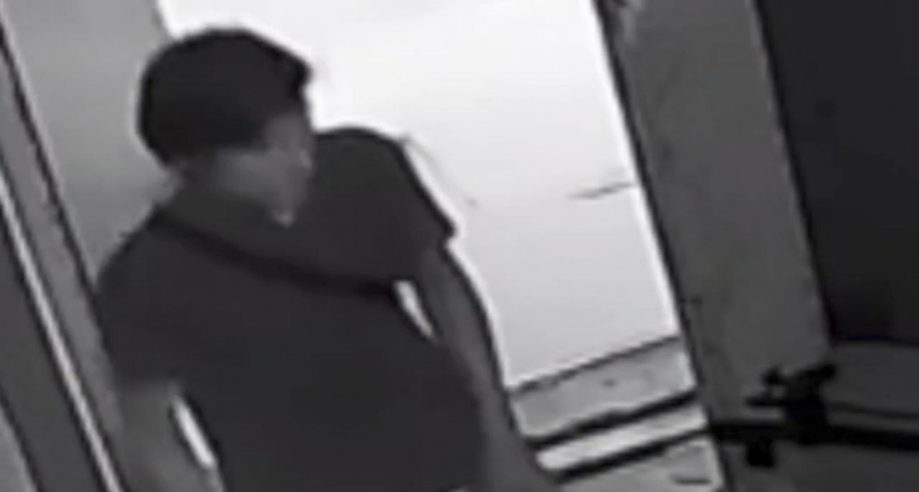 Полиция разыскивает мужчину, укравшего велосипед из подъезда дома в Новочебоксарске