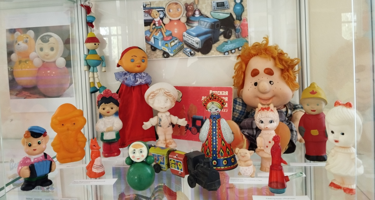 В Новочебоксарске открылась выставка советских игрушек, знакомых многим с детства
