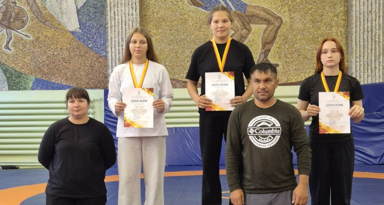 Новочебоксарцы оказались лучшими в борьбе: и взрослые, и дети