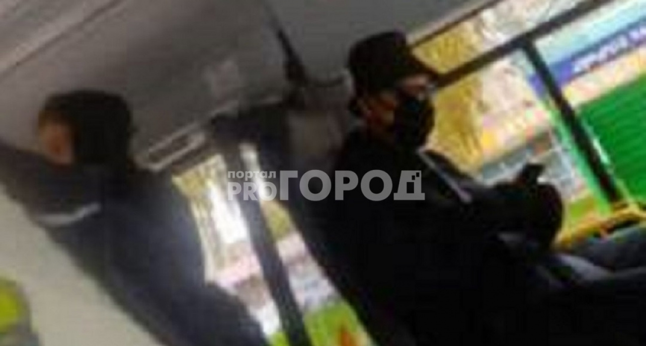 В общественном транспорте Новочебоксарска перемещается неадекватный мужчина с предметом, похожим на нож