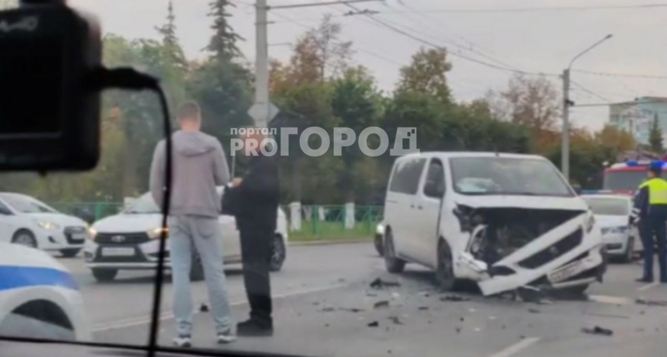 В Новочебоксарске произошло ДТП с двумя пострадавшими