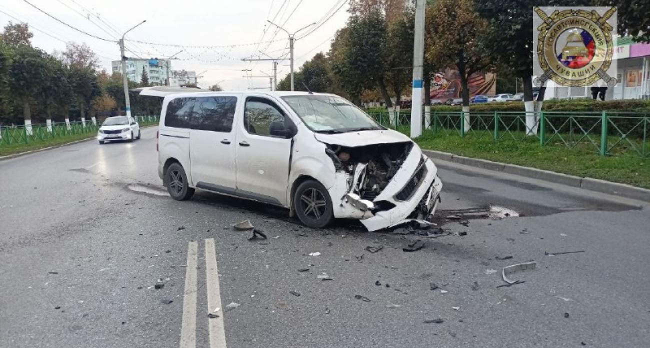 В Новочебоксарске столкновение “Нивы” и “Пежо” привело к травмам сразу у трех людей
