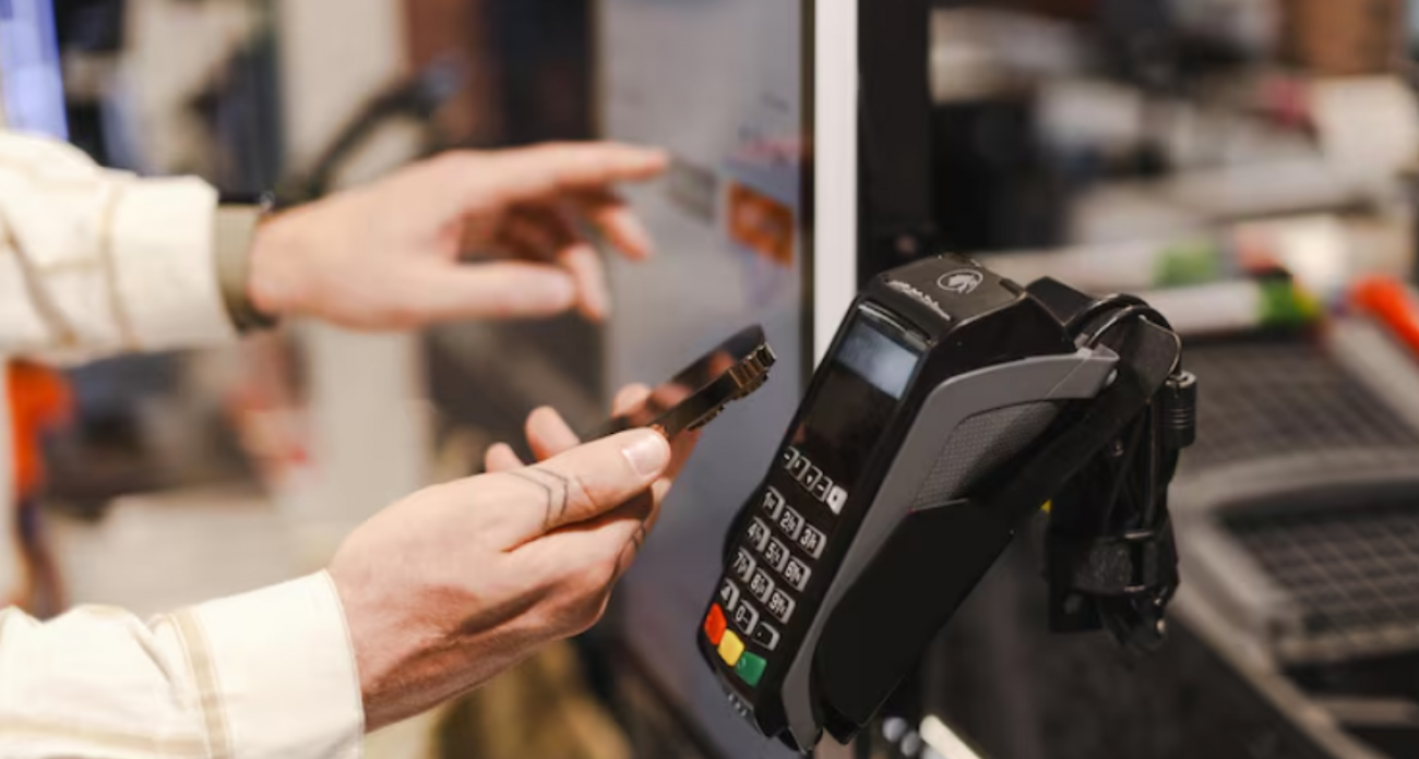Вы рискуете оплатить чужие покупки на кассе самообслуживания: как защитить свои деньги