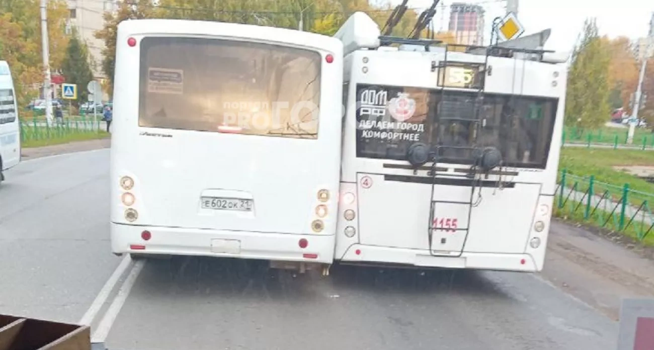 Новочебоксарск: столкновение автобуса с троллейбусом и арест директора страховой компании - главные новости за 9 октября
