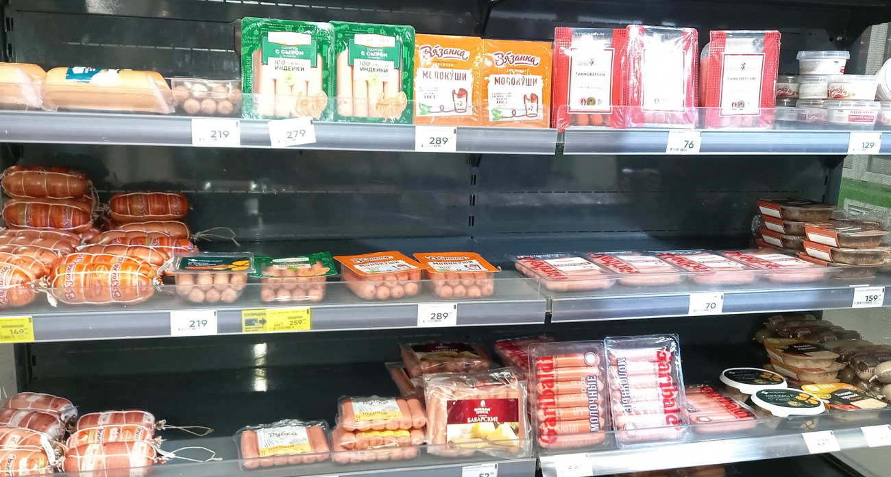 Роскачество назвало 8 марок сосисок с честным составом: Мираторг, Дымов и ещё 6 брендов, которые можно брать не глядя